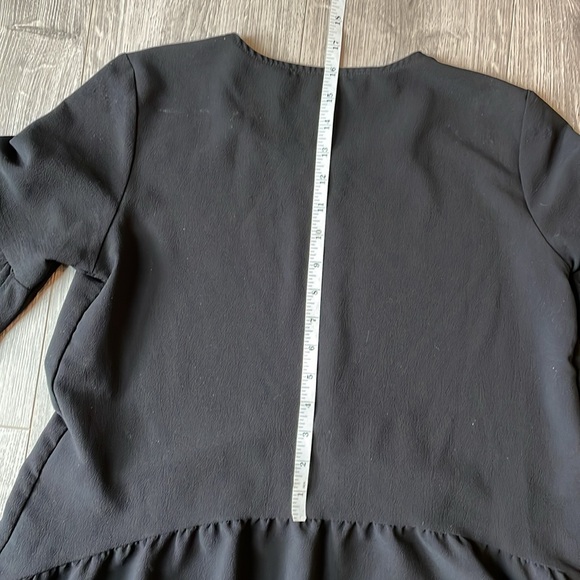 Gibson dressy black top with ruffled sleeve and sharkbite hem. - Picture 7 of 7